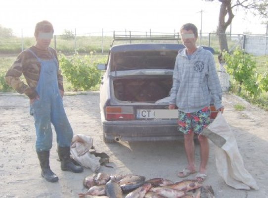Sute de kilograme de peşte, confiscat de Gardă de la braconieri
